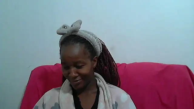 Snapshot of sluttylaura21 chatting on 02/20/25, 06:17 sluttylaura21 online show from 02/20/25, 06:17