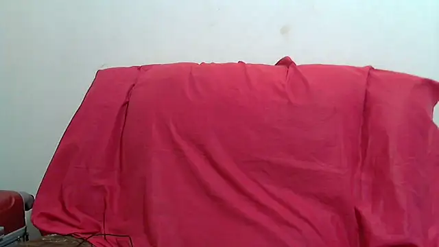 Snapshot of sluttylaura21 chatting on 02/26/25, 06:00 sluttylaura21 online show from 02/26/25, 06:00