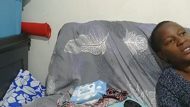 sluttylaura21 online show from 12/03/25, 05:55