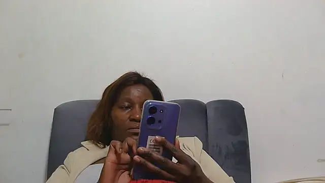 sluttylaura21 online show from 06/25/26, 05:17