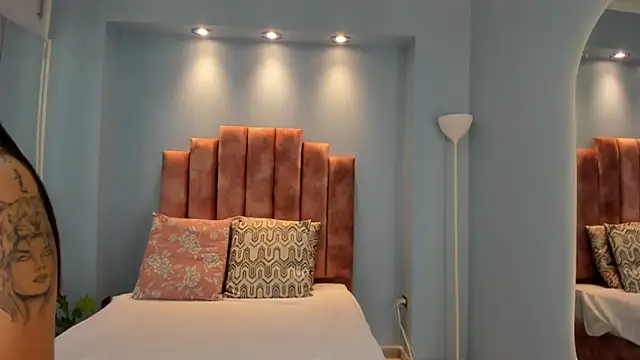 Snapshot of kylie_reyes chatting on 11/15/25, 08:16 kylie reyes online show from 11/15/25, 08:16