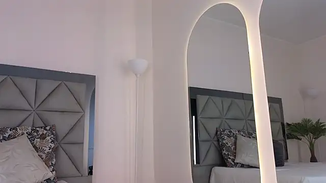 Snapshot of kylie_reyes chatting on 11/19/25, 08:09 kylie reyes online show from 11/19/25, 08:09