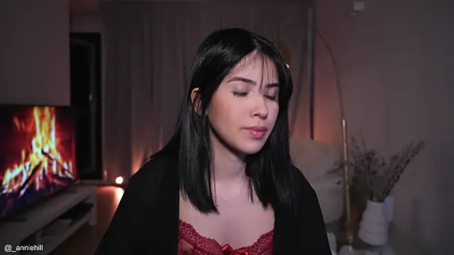 Snapshot of anniehillofficial chatting on 10/01/25, 08:37 anniehillofficial online show from 10/01/25, 08:37