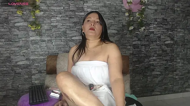 Danna Paolaa  online show from 10/14/25, 05:30