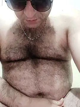 Snapshot of fraud705 chatting on 12/01/25, 01:10 fraud705 online show from 12/01/25, 01:10