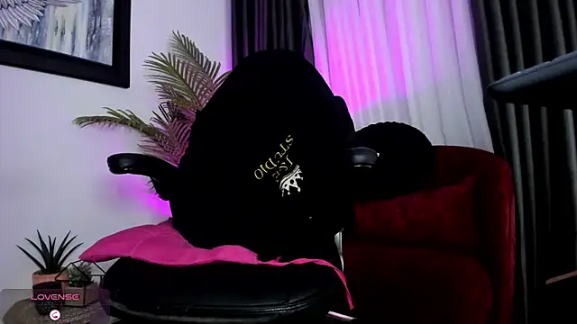 brianahill  online show from 10/04/25, 07:23