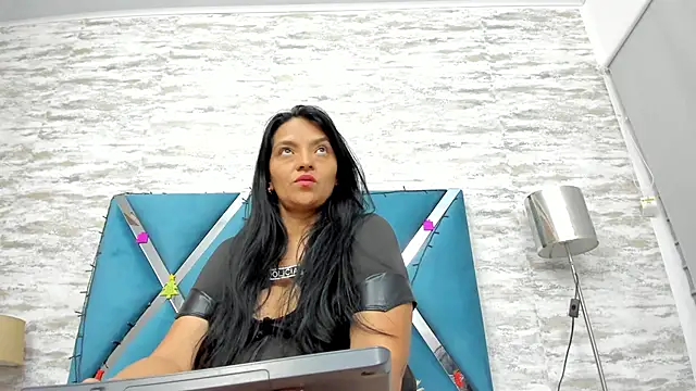 veronica salas online show from 12/23/24, 06:44