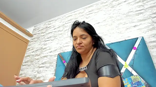 veronica salas online show from 12/23/24, 09:49