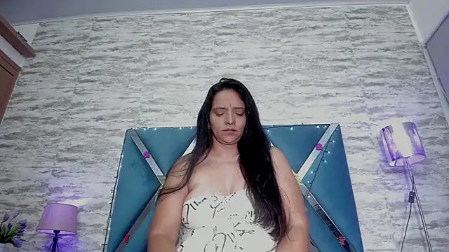 veronica salas online show from 12/28/24, 04:41