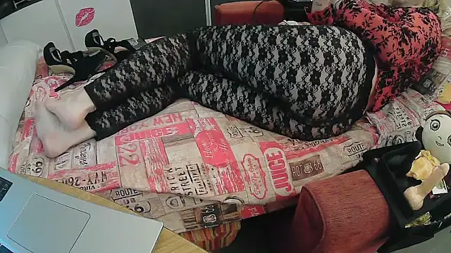 CristinaTrav online show from 10/06/25, 05:54