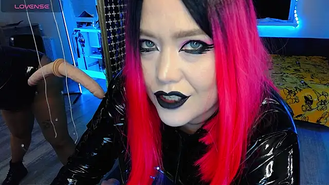 Snapshot of wickedxqueen chatting on 04/19/26, 06:32 wickedxqueen online show from 04/19/26, 06:32