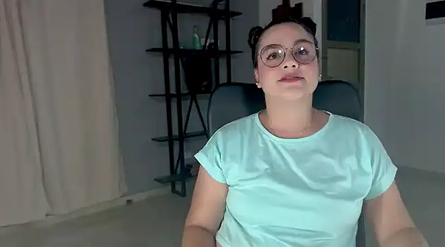 Snapshot of maela1 chatting on 12/20/24, 01:14 maela1 online show from 12/20/24, 01:14