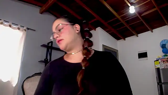 Snapshot of maela1 chatting on 10/12/25, 06:51 maela1 online show from 10/12/25, 06:51