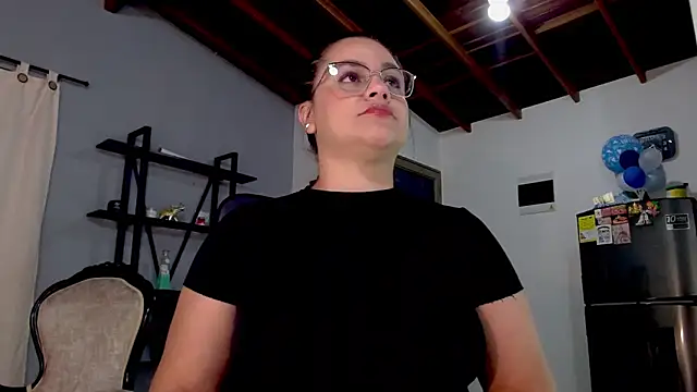 Snapshot of maela1 chatting on 10/23/25, 10:41 maela1 online show from 10/23/25, 10:41