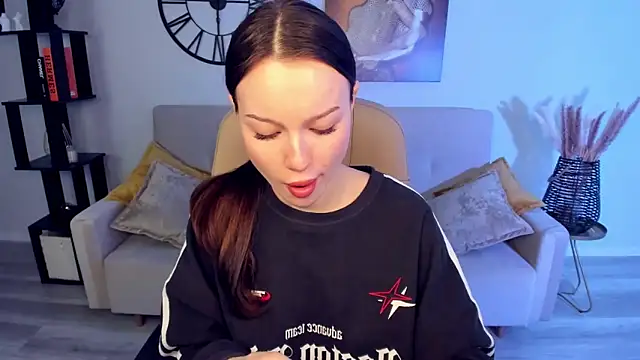 KaitieLove online show from 01/17/25, 05:08