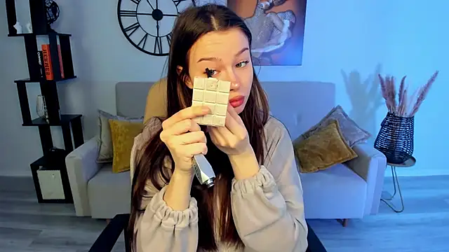 KaitieLove online show from 02/06/25, 11:21