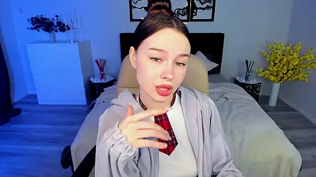 KaitieLove online show from 03/12/25, 08:41