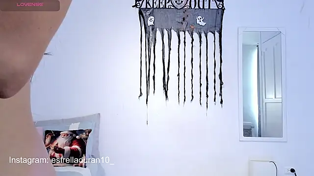 Snapshot of Estrella_Duran chatting on 12/05/24, 08:00 Estrella Duran online show from 12/05/24, 08:00