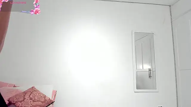 Snapshot of Estrella_Duran chatting on 02/08/25, 12:17 Estrella Duran online show from 02/08/25, 12:17