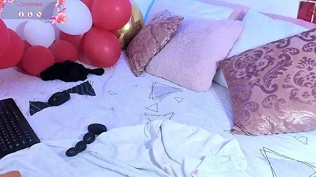 Snapshot of Estrella_Duran chatting on 02/15/25, 01:53 Estrella Duran online show from 02/15/25, 01:53