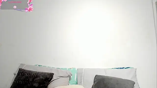 Snapshot of Estrella_Duran chatting on 03/18/25, 10:48 Estrella Duran online show from 03/18/25, 10:48