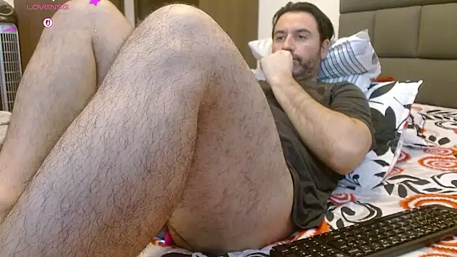 Snapshot of rodrher81 chatting on 01/15/26, 04:33 rodrher81 online show from 01/15/26, 04:33