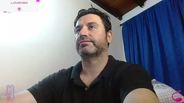 Snapshot of rodrher81 chatting on 04/14/26, 02:06 rodrher81 online show from 04/14/26, 02:06