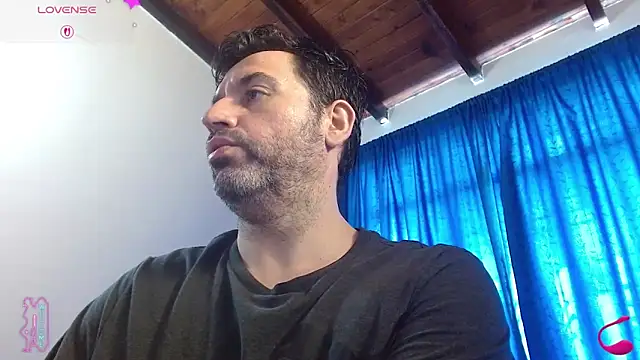 Snapshot of rodrher81 chatting on 04/14/26, 02:12 rodrher81 online show from 04/14/26, 02:12