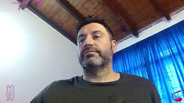 Snapshot of rodrher81 chatting on 04/21/26, 02:56 rodrher81 online show from 04/21/26, 02:56