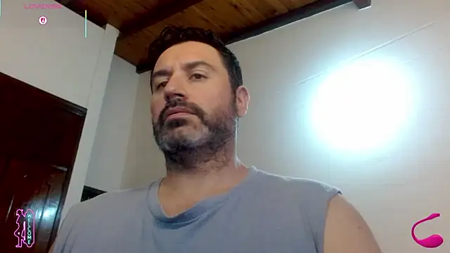 Snapshot of rodrher81 chatting on 05/22/26, 04:01 rodrher81 online show from 05/22/26, 04:01