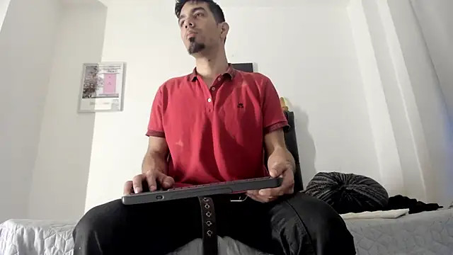 Snapshot of JohanyLatino chatting on 03/11/25, 11:12 JohanyLatino online show from 03/11/25, 11:12