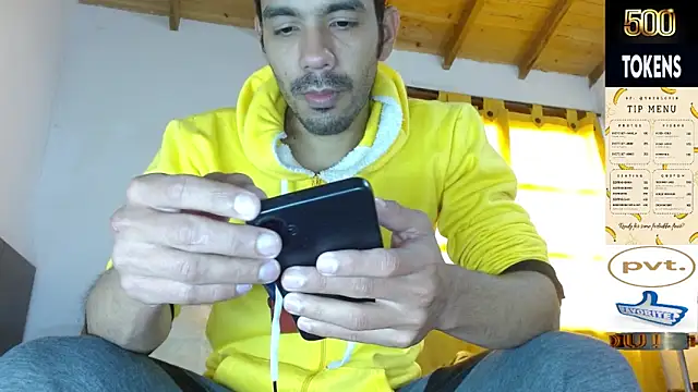 Snapshot of JohanyLatino chatting on 05/18/26, 07:09 JohanyLatino online show from 05/18/26, 07:09