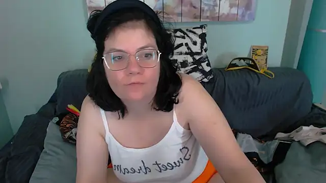 Snapshot of EverlyRays chatting on 09/21/25, 04:19 EverlyRays online show from 09/21/25, 04:19