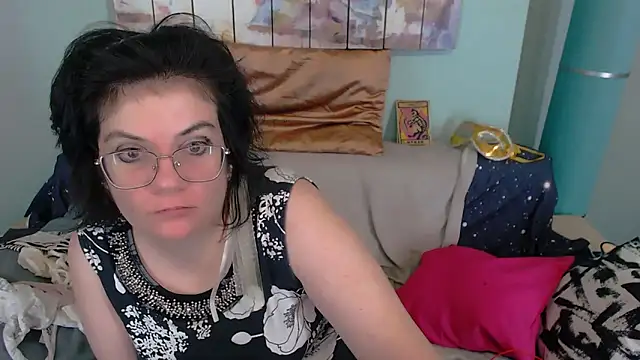 EverlyRays online show from 11/25/25, 04:18