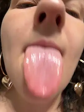 Snapshot of Taisia_W chatting on 10/06/25, 06:11 Taisia W online show from 10/06/25, 06:11