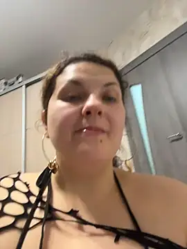 Snapshot of Taisia_W chatting on 12/02/25, 06:41 Taisia W online show from 12/02/25, 06:41