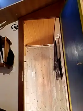 Snapshot of Cridere chatting on 02/16/25, 10:54 Cridere online show from 02/16/25, 10:54