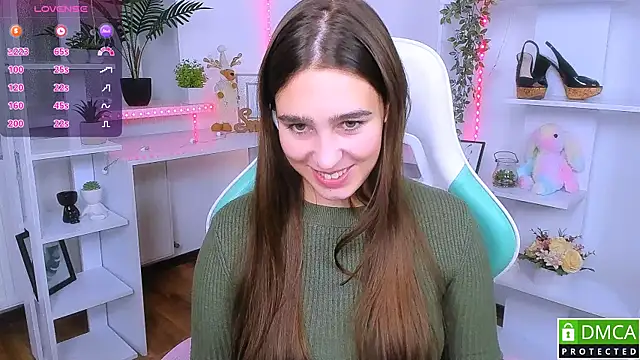 Snapshot of _Eliizabeth_ chatting on 11/08/25, 10:41 Eliizabeth online show from 11/08/25, 10:41