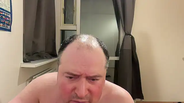Snapshot of uffe72 chatting on 04/23/26, 02:35 uffe72 online show from 04/23/26, 02:35