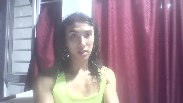 Snapshot of roxana_collins chatting on 05/07/26, 04:29 roxana collins online show from 05/07/26, 04:29