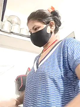 Snapshot of Riyaa-Devi chatting on 12/19/24, 03:51 Riyaa-Devi online show from 12/19/24, 03:51