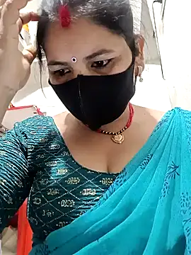 Snapshot of Riyaa-Devi chatting on 02/07/25, 06:02 Riyaa-Devi online show from 02/07/25, 06:02