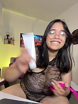 Snapshot of tati_reyess chatting on 10/25/25, 11:29 tati reyess online show from 10/25/25, 11:29
