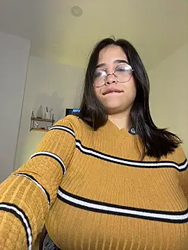 Snapshot of tati_reyess chatting on 11/28/25, 12:30 tati reyess online show from 11/28/25, 12:30