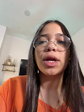 Snapshot of tati_reyess chatting on 12/15/25, 12:31 tati reyess online show from 12/15/25, 12:31