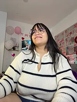 Snapshot of tati_reyess chatting on 02/15/26, 12:03 tati reyess online show from 02/15/26, 12:03