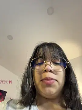 Snapshot of tati_reyess chatting on 02/20/26, 12:49 tati reyess online show from 02/20/26, 12:49