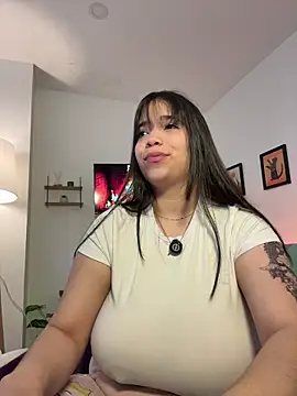Snapshot of tati_reyess chatting on 03/04/26, 12:22 tati reyess online show from 03/04/26, 12:22