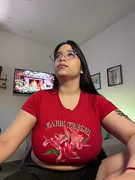 Snapshot of tati_reyess chatting on 03/30/26, 01:01 tati reyess online show from 03/30/26, 01:01