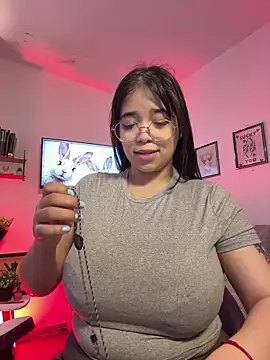 Snapshot of tati_reyess chatting on 03/31/26, 01:00 tati reyess online show from 03/31/26, 01:00